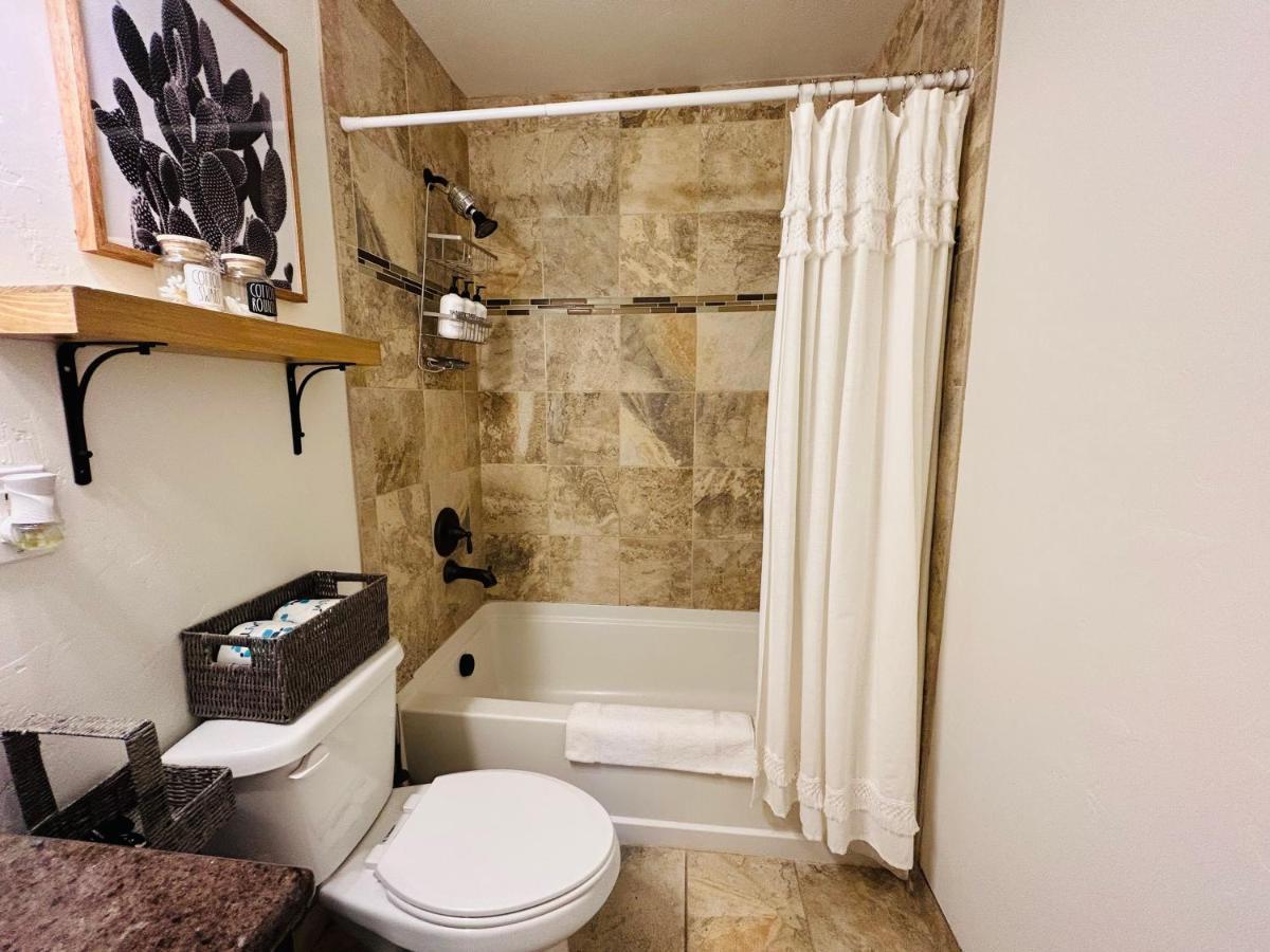 Home Sweet Idahome, Feels Like Home With All The Decor You Wish You Could Afford King Bed In Master, Fully Fenced Dog Friendly Yard, A Few Blocks From Bsu And Downtown Boise, Your Perfect Stay! Exterior foto